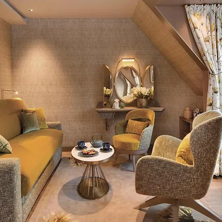 La Demeure Montaigne 5* Parigi