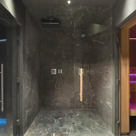 Hotel La Demeure Montaigne Parigi