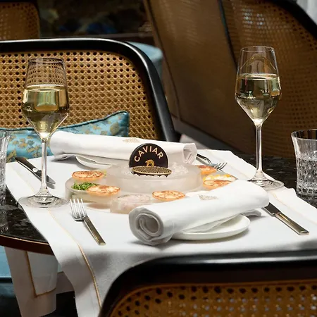 Hotel La Demeure Montaigne Parigi