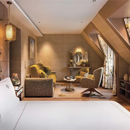 La Demeure Montaigne 5* Parigi