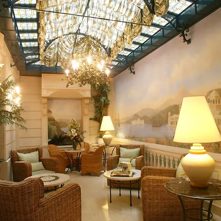 Hotel La Demeure Montaigne 5*