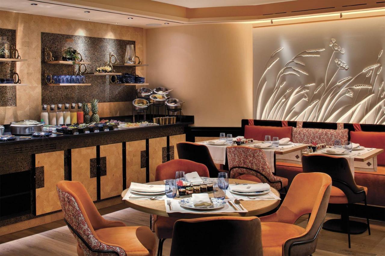 Hotel La Demeure Montaigne Paris