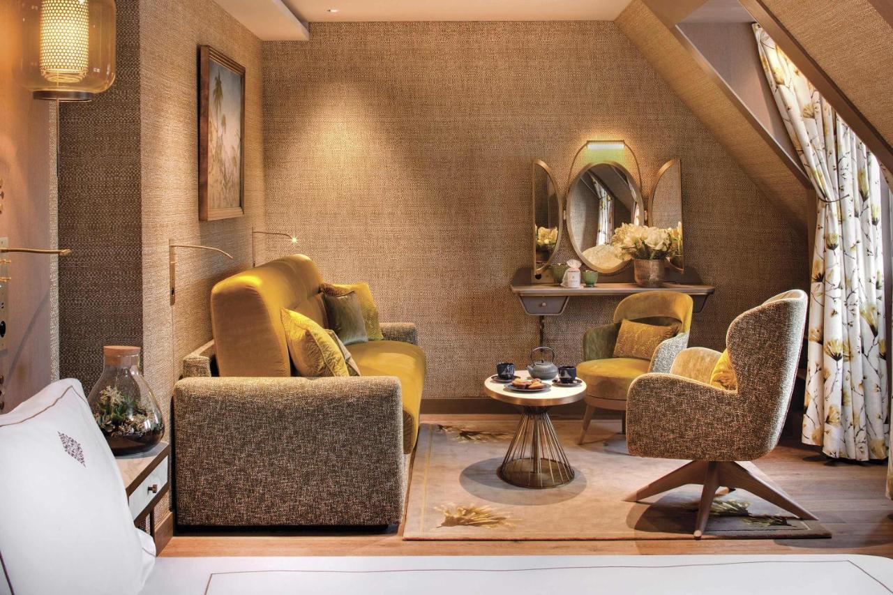 Hotel La Demeure Montaigne Parigi