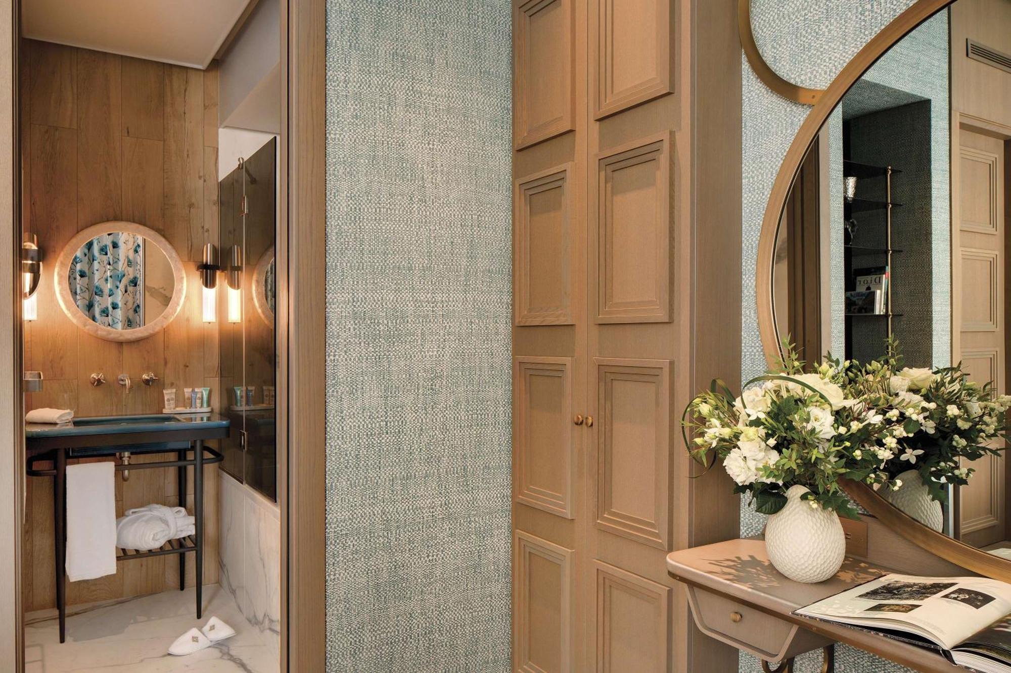 La Demeure Montaigne Hotel