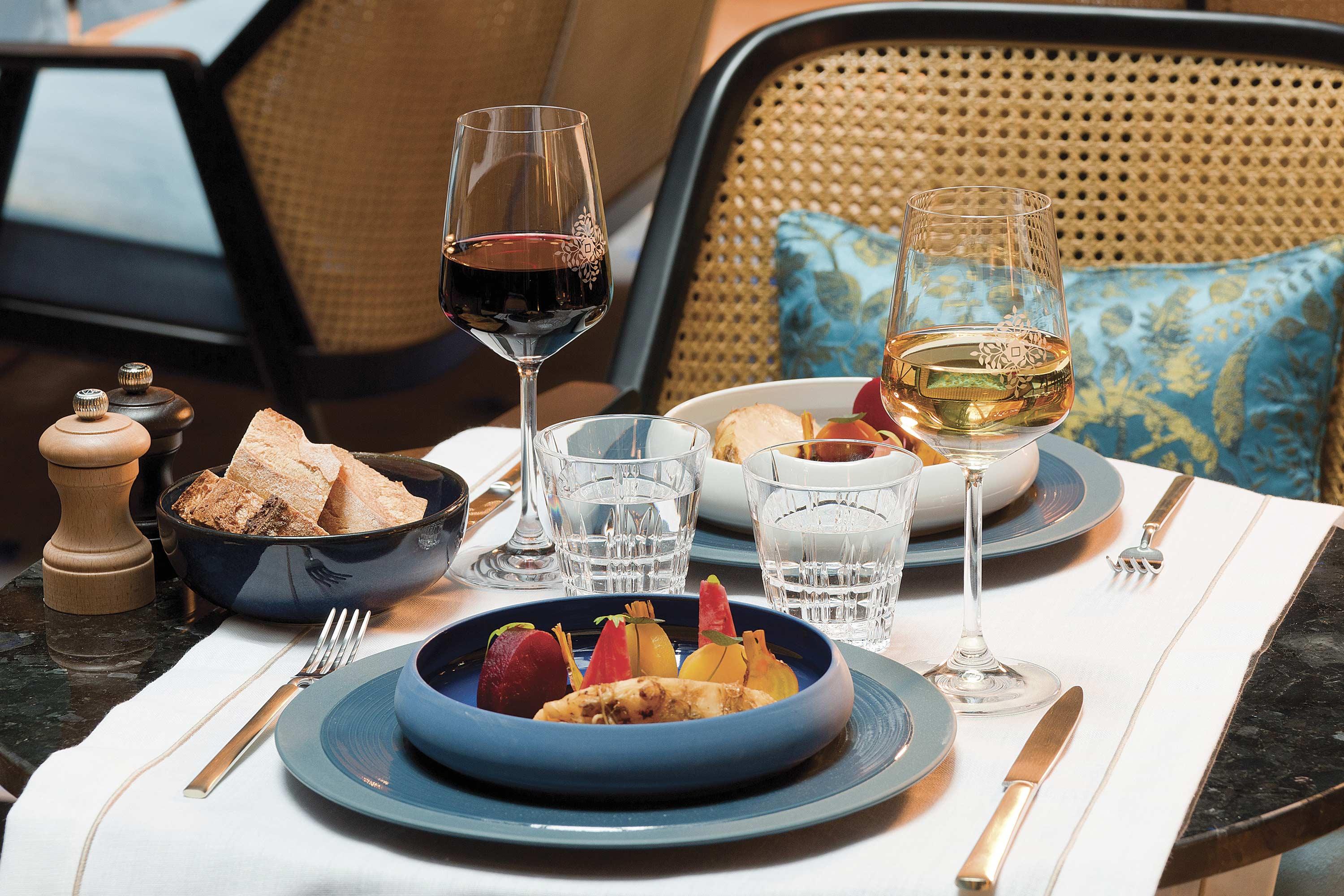 La Demeure Montaigne Hotel