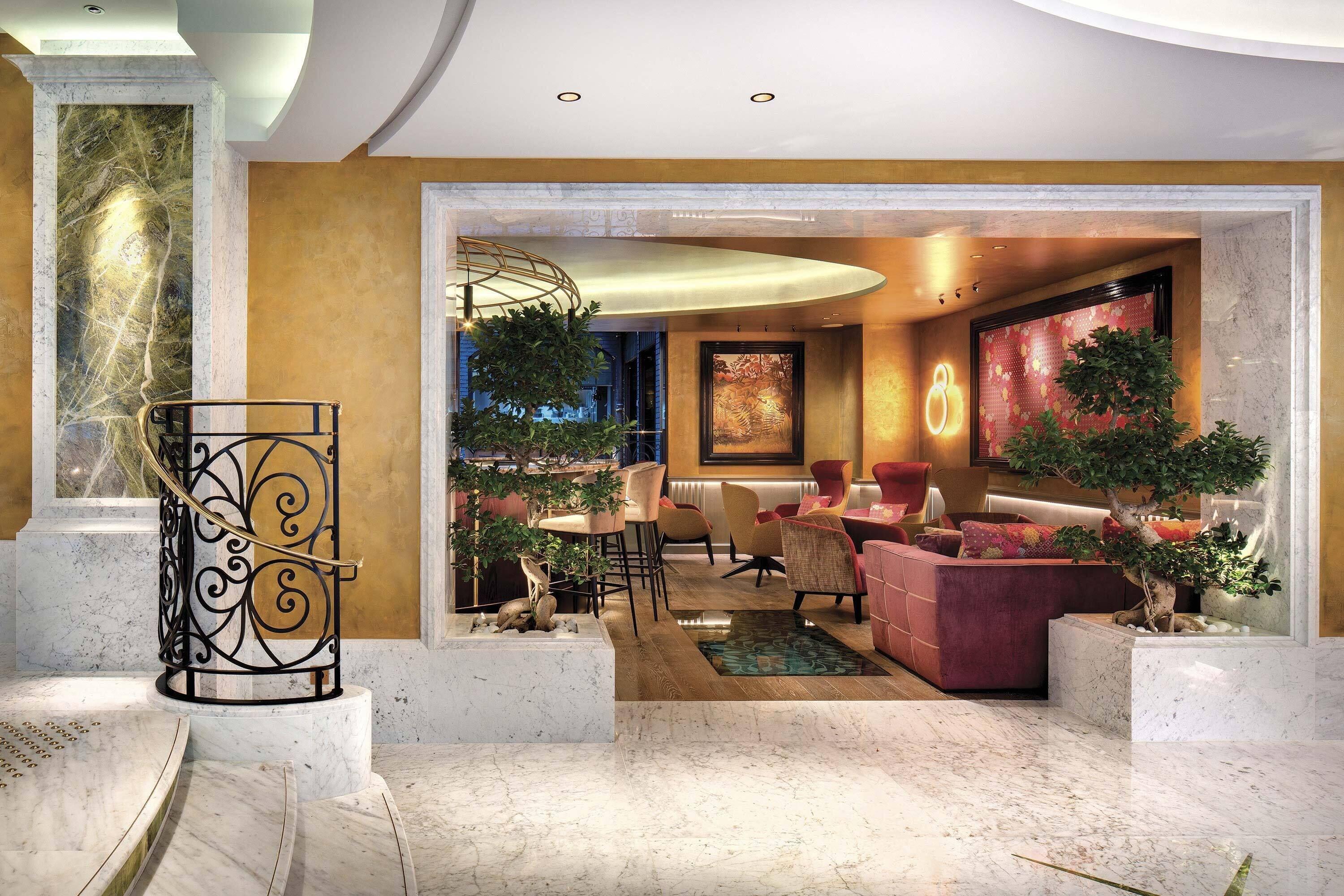 La Demeure Montaigne Hotel 5*